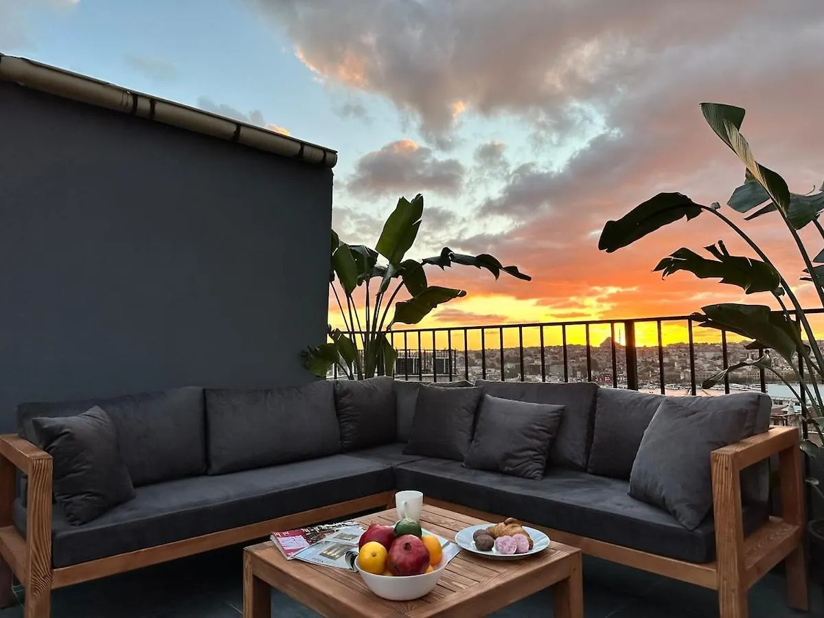 דירות איסטמבול Stunning Seaview 2Br Near Metro - Ym5